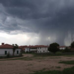 "Previsioni meteo agosto 2023: caldo intenso e temporali in arrivo in Italia."