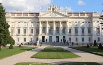 "Immagine della Reggia di Caserta, simbolo del potere delle regine nella storia europea."