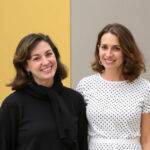 ALT: "Caterina Balivo e le sue sorelle, talenti in architettura e pediatria, a confronto in un'immagine che celebra la loro diversità professionale."