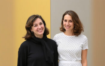 ALT: "Caterina Balivo e le sue sorelle, talenti in architettura e pediatria, a confronto in un'immagine che celebra la loro diversità professionale."