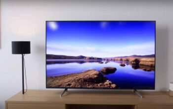 "Samsung OLED S95F: prestazioni luminose e riduzione riflessi in un video di approfondimento."