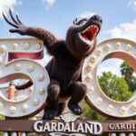 "Gardaland celebra 50 anni di avventure e innovazione per famiglie e visitatori."