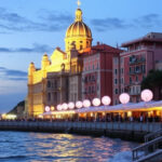 "Genova celebra il 2025 con vent'anni di arte e una doppia notte bianca."