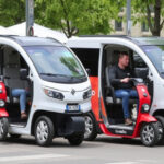 "15 nuovi veicoli per il turismo accessibile a Grado, potenziando la mobilità inclusiva."