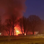 "Incendio al campo rom di via Bonfadini a Milano, famiglie evacuate senza feriti."