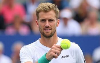"Jannik Sinner, giovane talento del tennis italiano, esplora la sua carriera, vita privata e la nuova relazione amorosa."