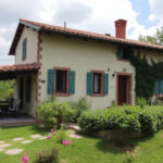 "Casa di Orietta Berti immersa nel verde, un angolo di paradiso tranquillo."