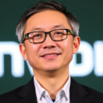 "Jensen Huang, fondatore di Nvidia, simbolo di successo da immigrato a leader tecnologico."
