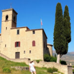"Filcams Cgil segnala precarietà lavorativa e mancanza di strategia turistica in Umbria."