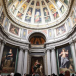 ALT: "Cappella Sistina in restauro per preservare l'arte di Michelangelo a causa dell'eccessivo afflusso di turisti."