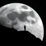 "NASA annuncia piano strategico per superare la Cina nella corsa alla Luna entro il 2030."