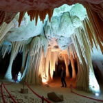 "Stalagmiti Yucatán rivelano il legame tra crisi climatica e declino della civiltà maya."