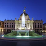 ALT: "Restauro della storica Fontana del Verziere a Milano avviato da LVMH in piazza Fontana."