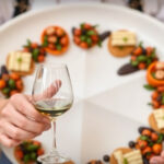 "Scopri le esperienze enogastronomiche e i tesori naturali di Milano: un viaggio tra sapori e bellezze."