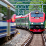 "Frecciarossa in ritardo: analisi sulla puntualità ferroviaria in Italia secondo il Codacons."