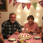 "Immagine di Belen Rodriguez che festeggia il suo 41° compleanno con la famiglia, assente alcuni volti noti."