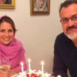 "Immagine di Belen Rodriguez che festeggia con la famiglia, mentre l'assenza di Ignazio Moser suscita polemiche."