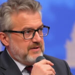 "Costantino Vitagliano discute la sua malattia e le polemiche sui social media"
