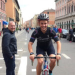"Immagine di Luca Zaia che incontra Pieroad a Venezia, il giovane viaggiatore che ha percorso 35mila chilometri nel mondo."