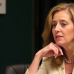 ALT: "Mara Venier annuncia l'esclusione di Katia Ricciarelli da Domenica In: motivi della cancellazione."