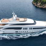 ALT: "Yacht Santiago di Stefano De Martino: costo e caratteristiche principali"