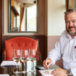 "Residenze di Gerry Scotti a Milano: eleganza e discrezione in un viaggio esclusivo."