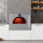"Immagine di un forno a convezione, l'alternativa sostenibile al microonde per una cottura più sana e gustosa."