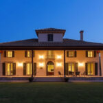 "Casa romana di Luisa Ranieri e Luca Zingaretti: elegante rifugio familiare"