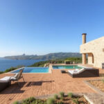 "Villa di Biagio Antonacci: rifugio di design immerso nella natura con vista mare."