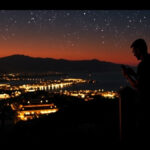 "Oroscopo del 30 ottobre: previsioni zodiacali per amore, lavoro, soldi e fortuna."