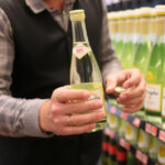 "Scopri le migliori acque minerali a basso costo nei discount secondo Altroconsumo."