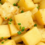 "Patate soffici e saporite pronte in pochi minuti grazie a un trucco in cucina."