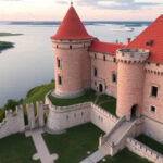 "Castello di Kalmar, gioiello rinascimentale con vista sul Mar Baltico."
