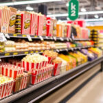 "Guida alla scelta dei migliori popcorn al supermercato per una snack sano e gustoso."