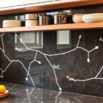 "Rivitalizzazione pentole annerite con scarti di cucina: guida pratica e sostenibile."