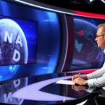 "Stefano De Martino parla di Mediaset, suscitando speculazioni sul suo futuro in TV."