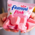 "Franuí Pink: snack rosa di lamponi liofilizzati che spopola sui social in Italia."