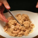 ALT: "Guida al metodo del sacco rovesciato per infilare facilmente il piumone nel copripiumino."