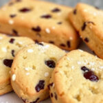 "Biscotti al vino fatti in casa: ricetta facile con ingredienti semplici e gustosi."