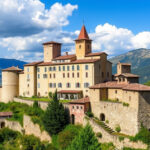 "Panorama di Castelrotto con vista sullo Sciliar e l'Alpe di Siusi, un'affascinante località medievale."