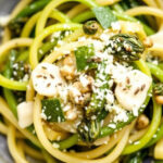 "Spätzle agli spinaci: ricetta semplice e raffinata per un piatto gustoso e colorato."