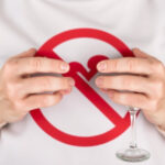 "Comportamenti serali da evitare per la salute del cuore: consigli di un cardiologo."