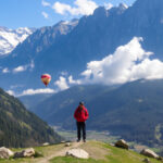 "Vista delle piramidi di terra del Renon, vicino a Bolzano, un'affascinante attrazione naturale."