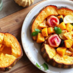 "Fiori di zucca al forno, antipasto semplice e gustoso per deliziare gli ospiti."