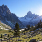 "Panorama primaverile delle Dolomiti con il fenomeno del Diamante del Civetta, un evento naturale straordinario."