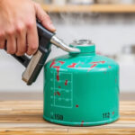 "Rischi e problemi del riempimento eccessivo del serbatoio di benzina"