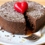 "Tortino al cioccolato con cuore fondente, dolce caldo e goloso, ideale per ogni occasione."