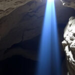 "Esplorazione delle grotte di Castellana: 3000 metri di bellezze sotterranee in Italia."